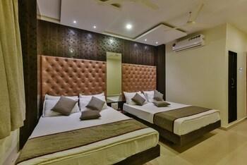 Hotel Bkc Inn Мумбай Екстериор снимка