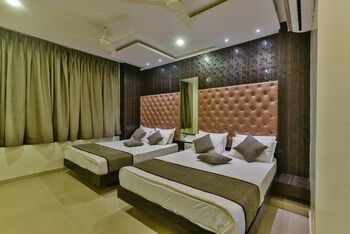 Hotel Bkc Inn Мумбай Екстериор снимка